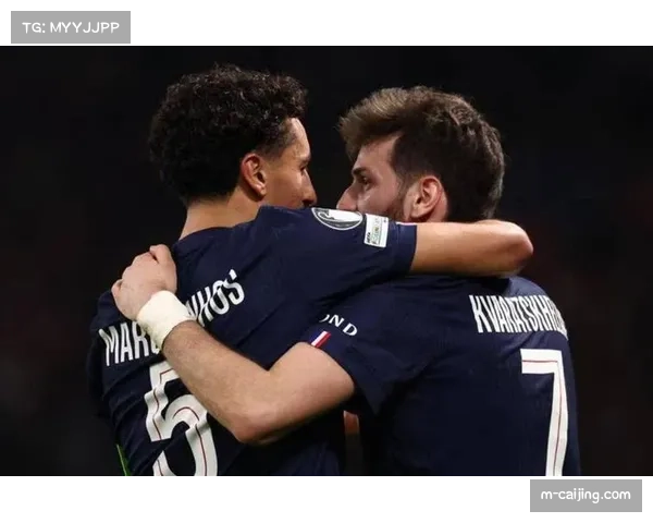 终场哨响,亚特兰大球员相拥庆祝史诗级逆转 终场哨响,亚特兰大球员相拥庆祝史诗级逆转